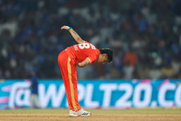 6 & Wicket, Trademark celebration! Kashvee strikes back