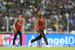 Jaydev Unadkat provides late fight with 3/35