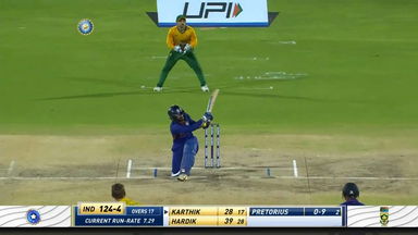 IND vs SA 2022, 4TH T20I: Dinesh Karthik Six