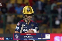 M07 - RCB vs DC: Sophie Molineux Wicket