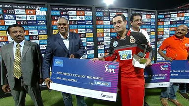 M31: RCB vs MI – VIVO perfect catch of the match – Quinton de Kock