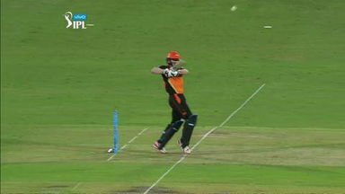 M12: SRH vs MI – Eoin Morgan Wicket