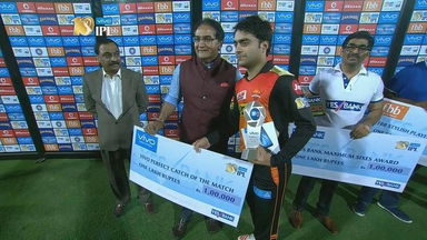 M37: SRH vs KKR  – VIVO perfect catch of the match – Rashid Khan