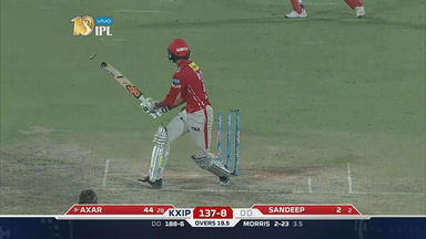 M15: DD vs KXIP – Axar Patel Wicket