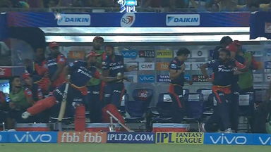 Rahul Tewatia's one-handed catch in the dug-out