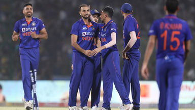 Dwaine Pretorius undone by Harshal Patel's slower one