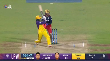 M11 - UPW vs RCB: Poonam Khemnar Six