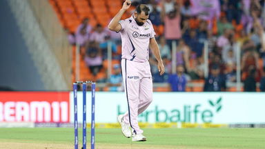 Scintillating Shami scythes through SRH with 4/21