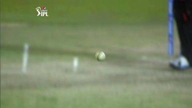 M4: SRH vs RR –  Darren Sammy Wicket