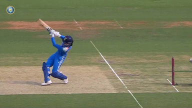 Clean Connection! Smriti's scintillating sixes