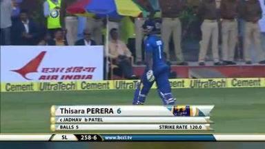 5TH ODI: IND vs SL – Thisara Perera Wicket