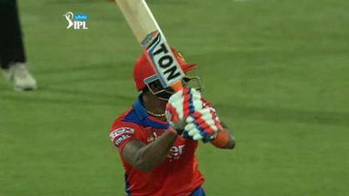 M15: GL vs SRH – Dwayne Bravo Wicket