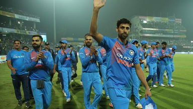 Goodbye Nehra: The lap of honour