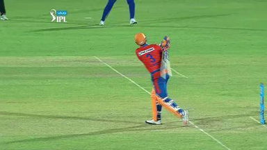 M54: GL vs MI – Suresh Raina Wicket