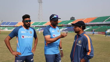 Paras Mhambrey interviews bowling heroes Kuldeep Yadav and Mohammed Siraj