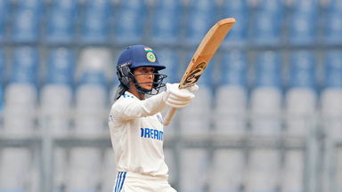 4 & 4: Jemimah brings up 50 in style with powerful sweeps