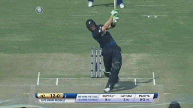 IND vs NZ 2016, 3rd ODI: Martin Guptill Six