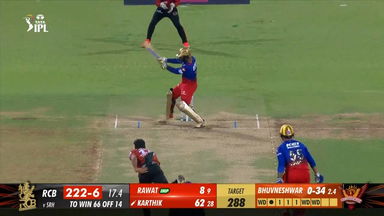 M30: RCB vs SRH – Dinesh Karthik Six