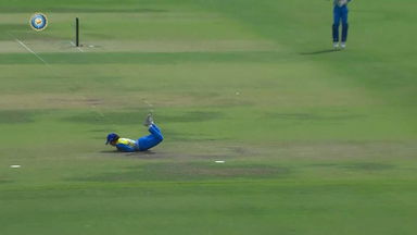 Senior Womens T20 Trophy 2022  QF1 : Tanuja Kanwer's stunning diving catch to dismiss Aashna Patidar