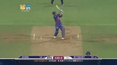 Q1: MI vs RPS – MS Dhoni Six