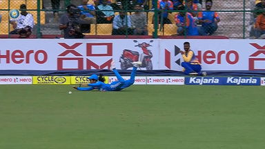 Jemimah's fantastic fielding effort gets rapturous applause