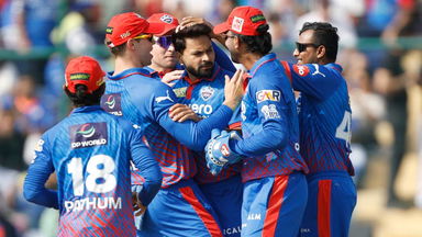Perfect Set-Up! Mukesh Kumar removes Rickelton & Tilak