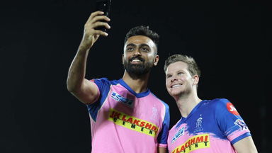 'You cost me a phone' - Steve Smith tells Unadkat