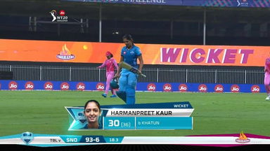 Final: Trailblazers vs Supernovas – Harmanpreet Kaur Wicket