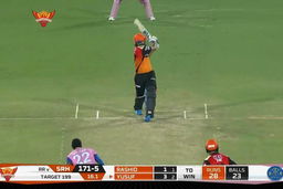M08: SRH vs RR – Yusuf Pathan Six