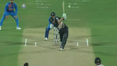 IND vs NZ 2017, 2nd T20I: Martin Guptill Six