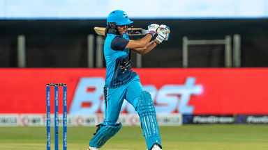 Supernovas Captain Harmanpreet Kaur's promising 37(29)