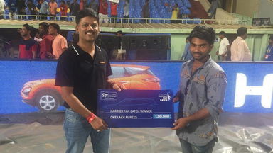 Eliminator: DC vs SRH - Harrier Fan catch of the match