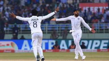 Virat & Jadeja get the DRS call bang on