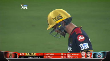 Maxwell (51) plays supporting act to perfection