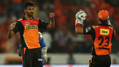 M12: SRH vs MI – Barinder Sran 3 Wickets