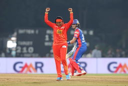 6 & OUT! Rajeshwari Gayakwad wins the battle against Chinelle Henry