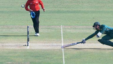 1ST ODI: IND vs SA  –    Too Close to Call - de Kock Survives