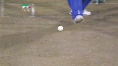Q4: MI vs SE –  Michael Hussey Wicket
