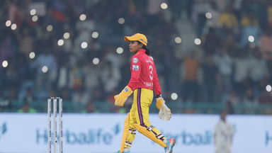 WOW: Uma Chetry takes one-handed stunner