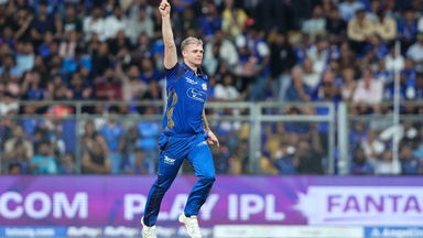 Two wickets, almost a 3rd! Bosch fires back
