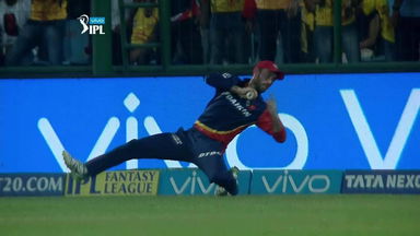 Maxwell grabs a skier in stunning fashion