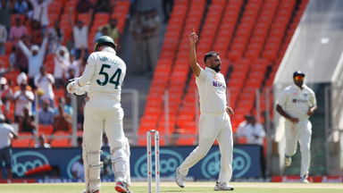 Stump goes cartwheeling: Shami cleans up Handscomb