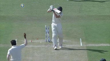Umesh 'swinging' it early in India's favour