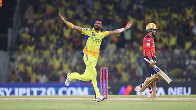 4, 4, W: Khaleel's strong comeback against Priyansh