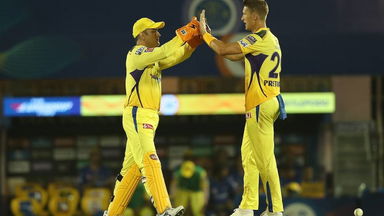 MS Dhoni's ultra cool catch to dismiss de Kock