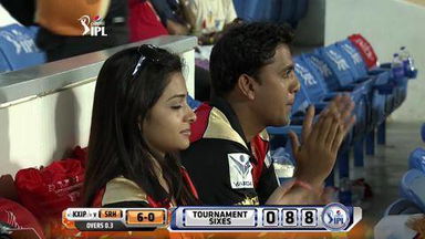 M9: KXIP vs SRH –  Aaron Finch Six