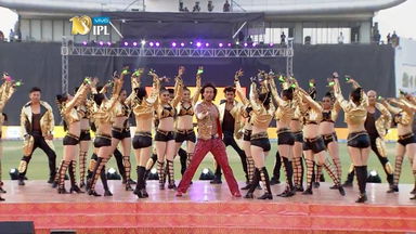 Tiger Shroff sets the stage on fire with his silken dance moves