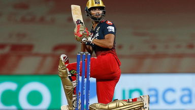 Suyash Prabhudessai's superb scoop for boundary