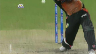 M20: MI vs SRH –  David Warner Wicket