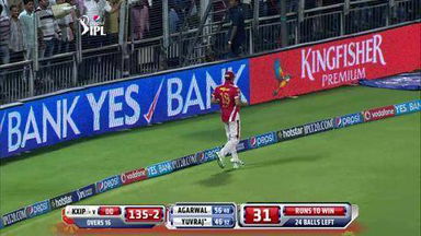 M10: KXIP vs DD – Yuvraj Singh Six